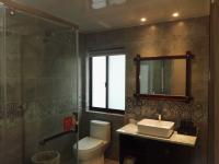 流云親子家庭房衛(wèi)生間